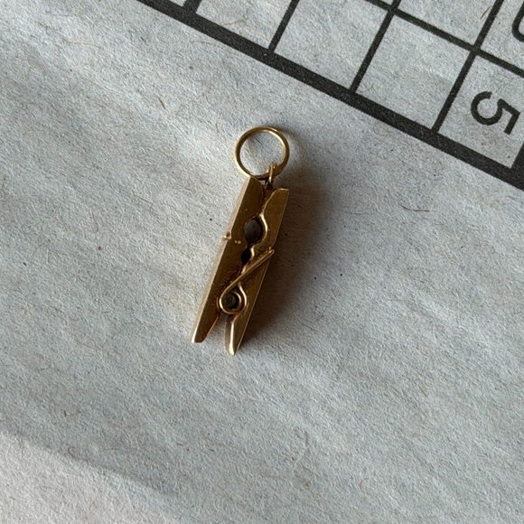 14kt Gold Clothespin Charm Pendant - Picture 3 of 5